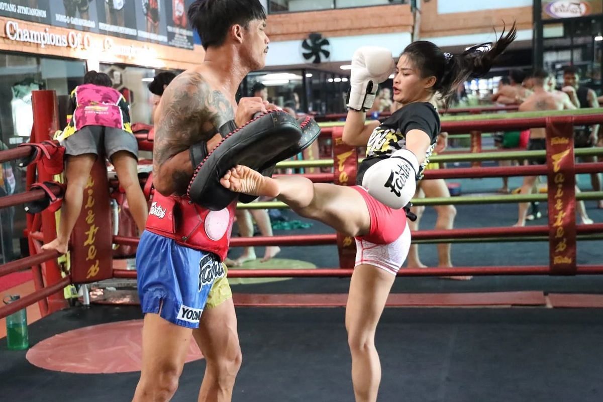 Stamp Fairtex doing padwork in the gym