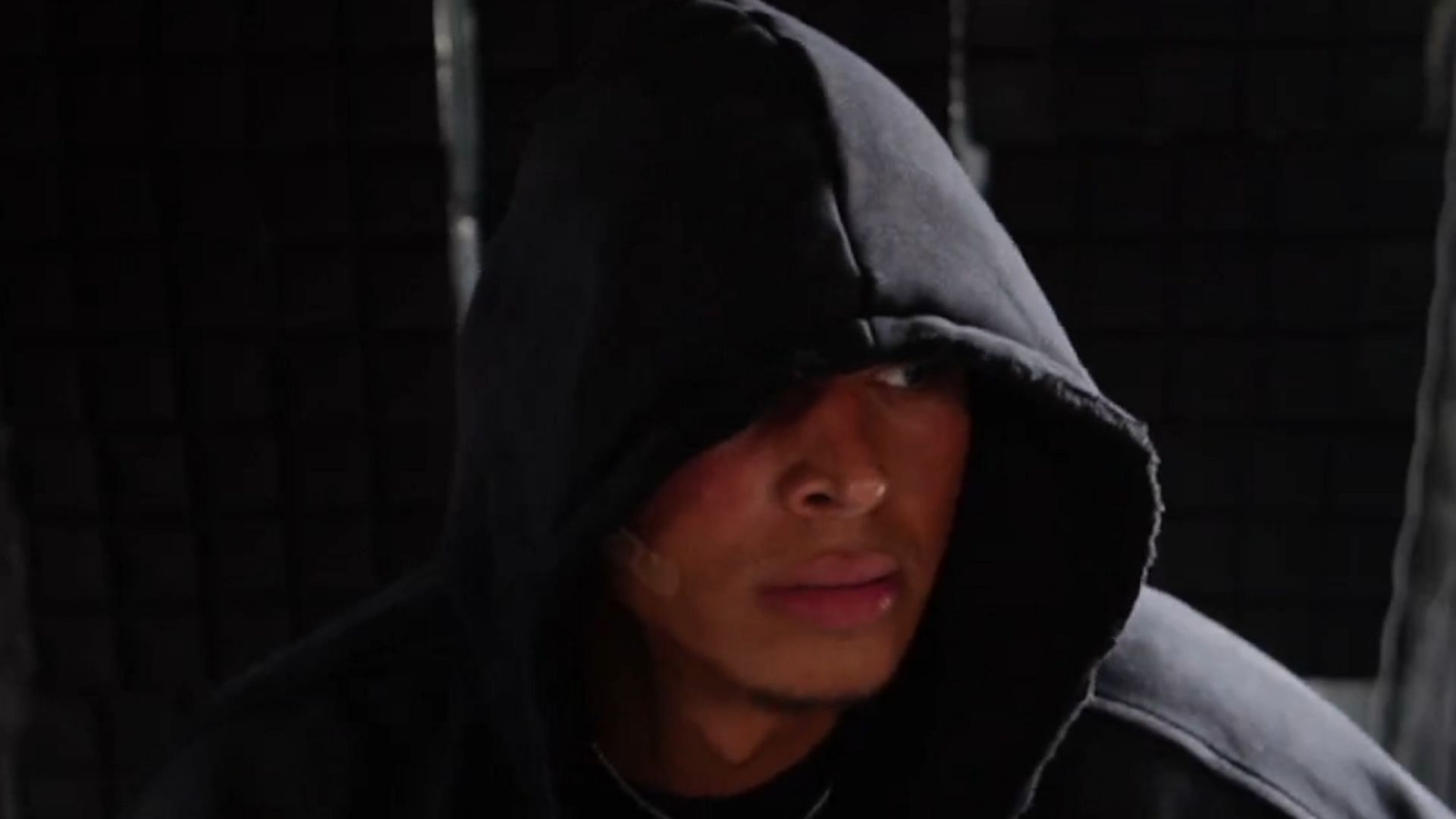 Marlon shows off his bruised face after the recent alleged attack on him outside his house (Image via Marlon/Twitch)