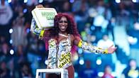Naomi attempts to cash in Money in the Bank contract on WWE SmackDown; is assaulted