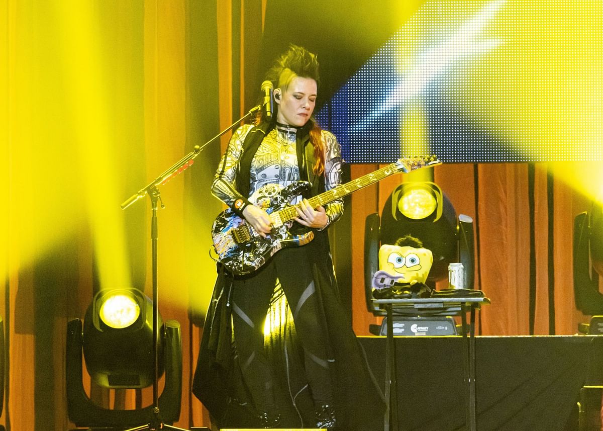 “Can't identify with today's attitude and values anymore”- Former Evanescence guitarist Jen Majura announces she’s leaving the music industry