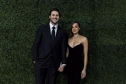 10 days after marrying Hailee Steinfeld, Josh Allen makes first statement about marrying his "best friend"