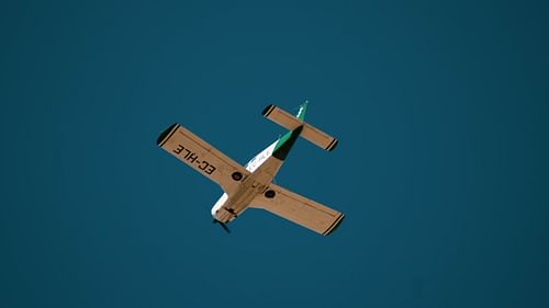 Cocaine Air: Smugglers at 30,000 Ft. features one of the biggest smuggling case (Image via Unsplash/@Grianghraf)