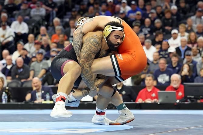 Gable Steveson’s Minnesota Wrestling signs two-time Iowa state champion Nico DeSalvo