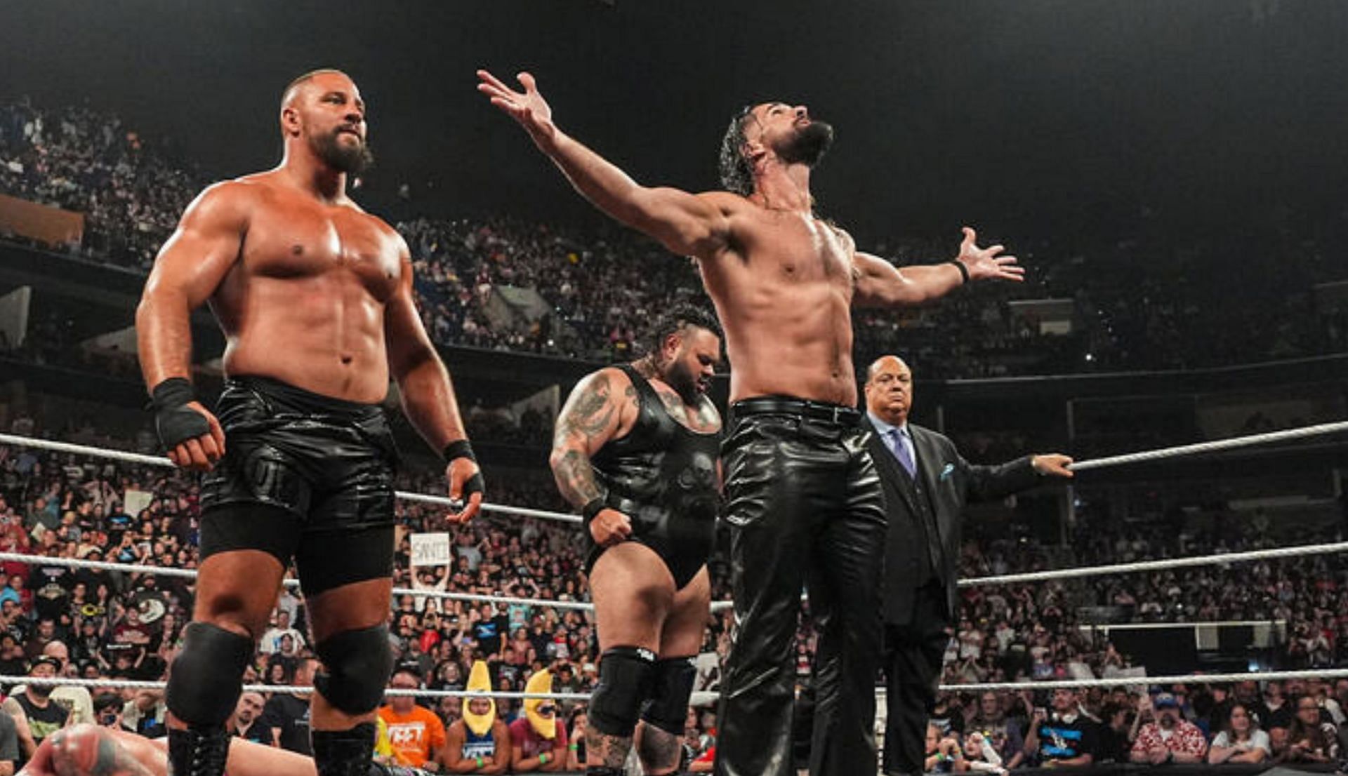 सैथ रॉलिंस अपने फैक्शन के साथ (Photo: WWE.com)