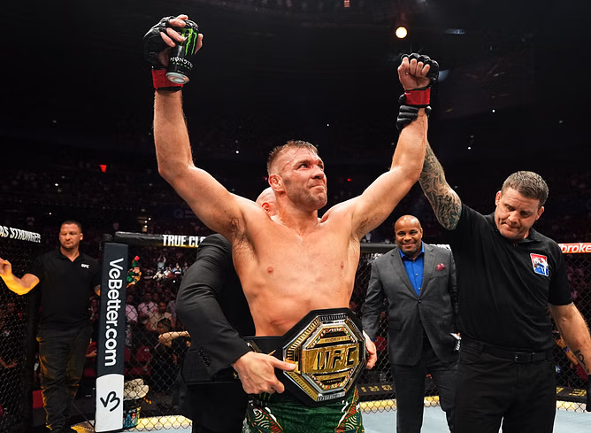 Can Dricus du Plessis surpass Anderson Silva and Israel Adesanya's legacies in the UFC middleweight division? Exploring the possibilities