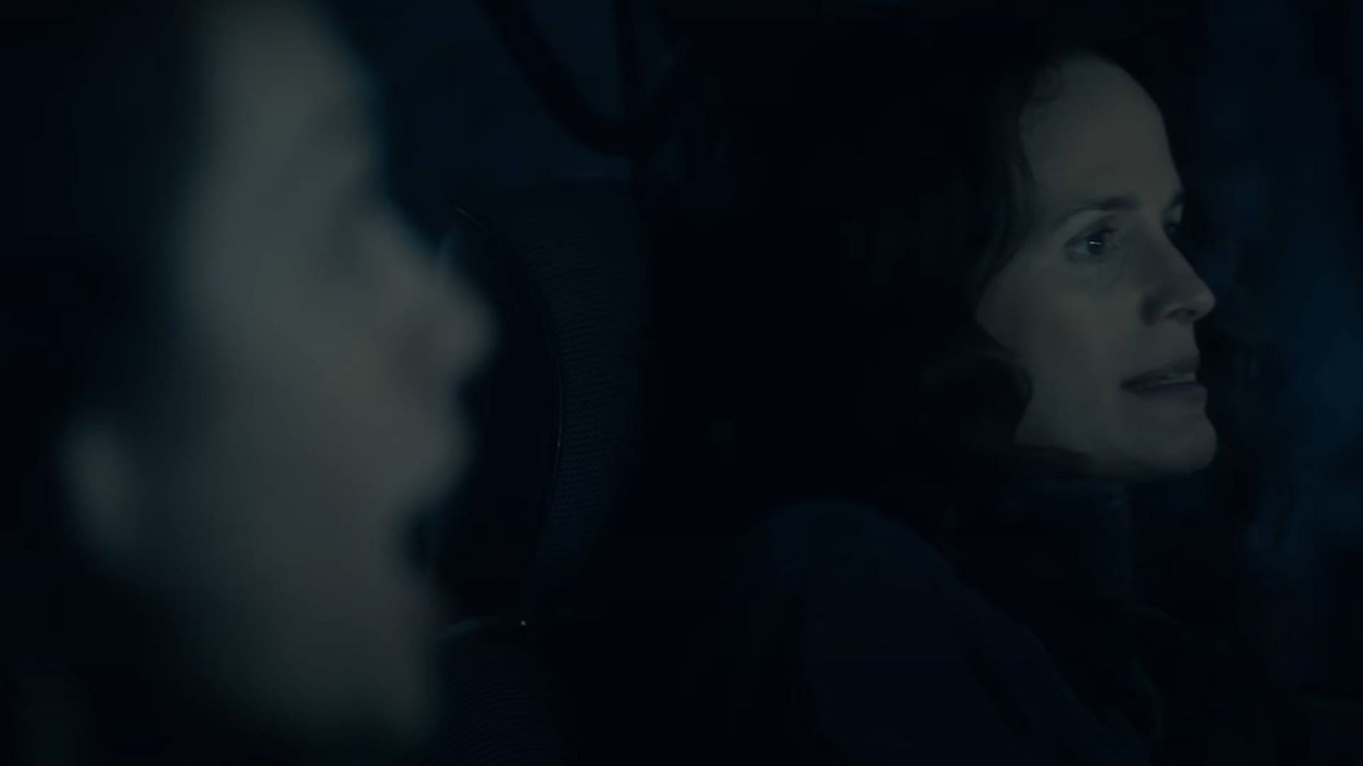 The Crain girls bicker on their way to the mansion (Image via YouTube/Still Watching Netflix)