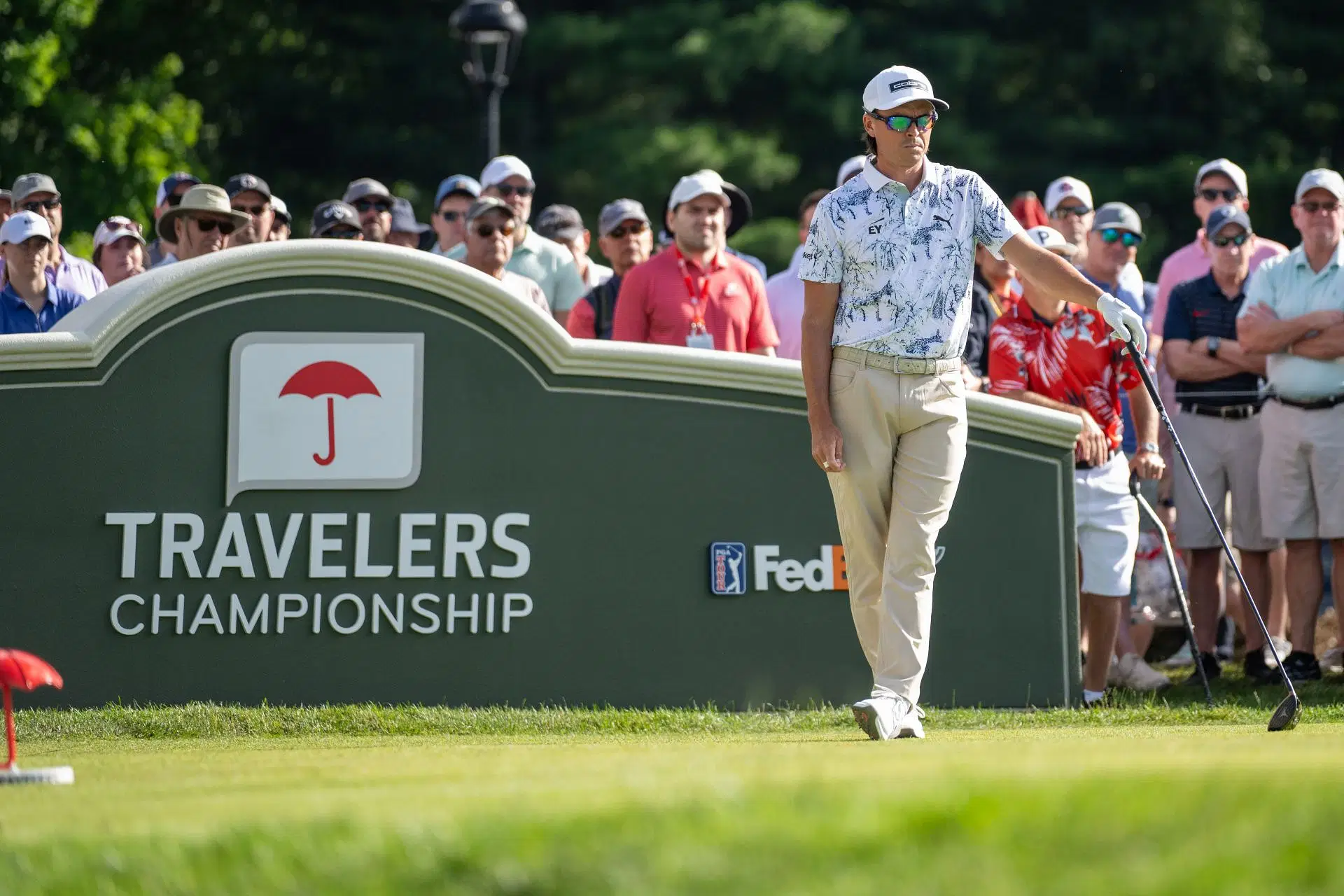 How did Rickie Fowler perform in the 2025 Travelers Championship, Round 2?