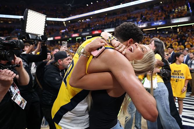 Tyrese Haliburton's girlfriend Jade Jones sings along with Terry Crews to iconic 'White Chicks' song