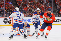 "Game over": Biz drops an early Game 4 SCF prediction after Oilers go down 3-0 to Panthers in first period