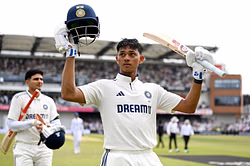 "India's biggest fighter against the British after 1947" - Fans laud Yashasvi Jaiswal for his brilliant ton in ENG vs IND 2025 1st Test