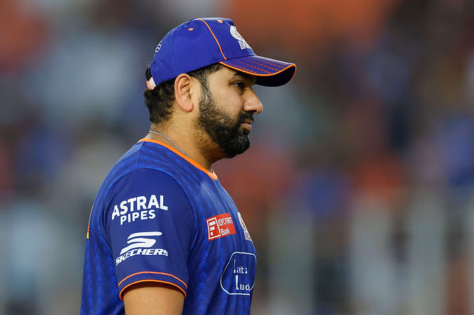 Rohit Sharma's car mobbed by fans as MI star leaves Wankhede Stadium after T20 Mumbai 2025 final [Watch]