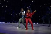 "He put me onto the biggest moment of my life" — SZA gets emotional as she hugs Kendrick Lamar on the last stop of Grand National Tour's US run