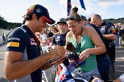 F1 superstar Carlos Sainz admits feeling "uncomfortable" with Hamilton-produced F1 movie scene