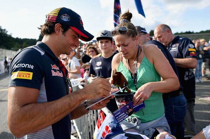 F1 superstar Carlos Sainz admits feeling "uncomfortable" with Hamilton-produced F1 movie scene
