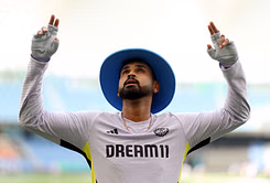 Shreyas Iyer autographs fan’s ‘Sarpanch Saab’ poster during T20 Mumbai 2025 [Watch]
