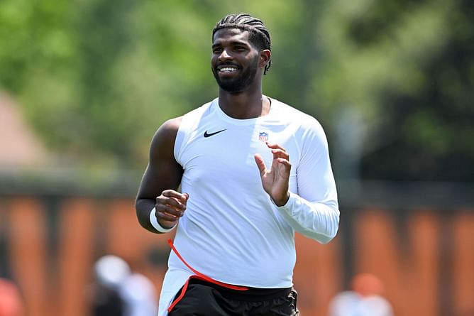 Colin Cowherd compares Shedeur Sanders' rise in Browns QB room to accidental "Post-it notes" invention