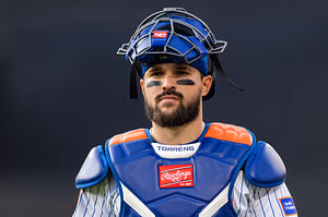 WATCH: Bizarre scenes as Mets get penalized after catcher Luis Torrens scoops baseball with mask in 5-0 Braves loss