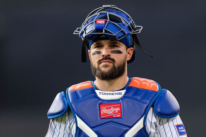 WATCH: Bizarre scenes as Mets get penalized after catcher Luis Torrens scoops baseball with mask in 5-0 Braves loss