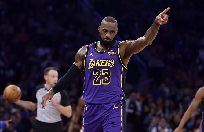 “I wouldn’t be mad looking at New York”: LeBron James rekindles Knicks dreams with strong message amid $52.6m decision