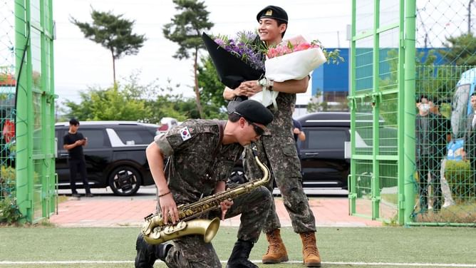 "Welcome back" — Fans thrilled as BTS’ RM & Taehyung hint at comeback with album & concert plans during their military discharge