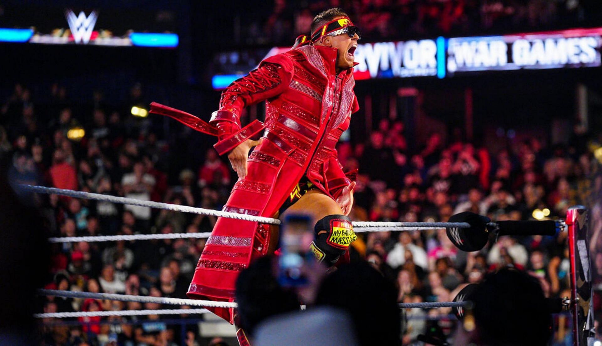 द मिज़ अपनी एंट्रेंस के दौरान (Photo: WWE.com)