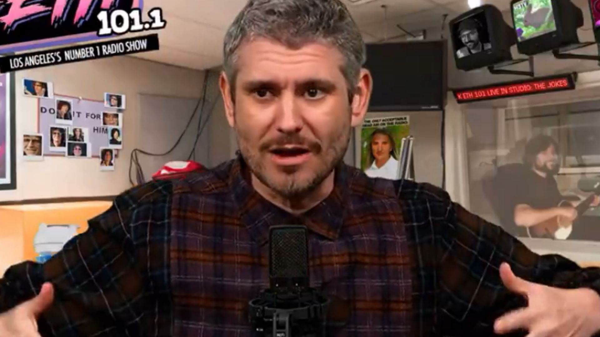 HasanAbi recently called out Ethan Klein for accepting a sponsorship from Redact (Image via @hasanthehun)