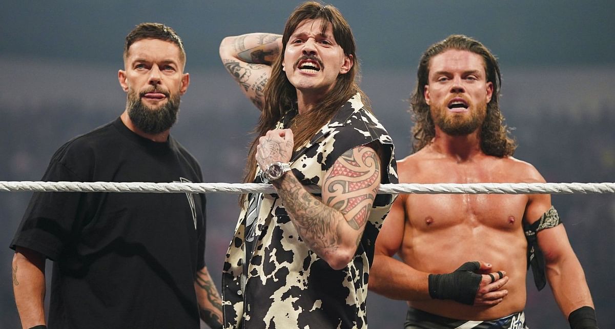 Dominik Mysterio's Intercontinental Title gets stolen on WWE RAW