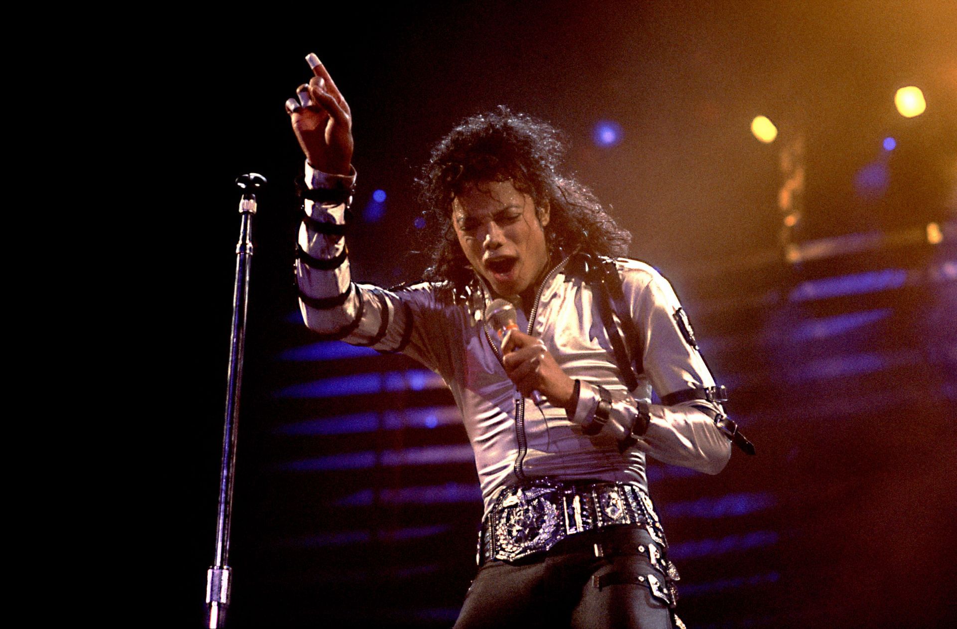 Michael Jackson At The Rosemont Horizon - Source: Getty