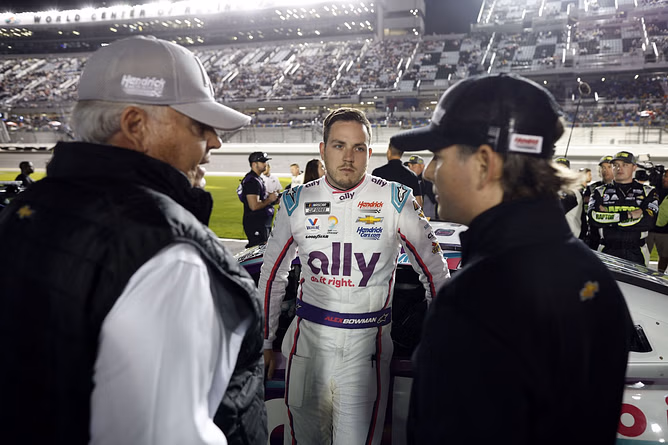 "His season has gone in a bad direction”: NASCAR experts highlight Rick Hendrick’s star Alex Bowman's alarming plummet after 9-race stretch