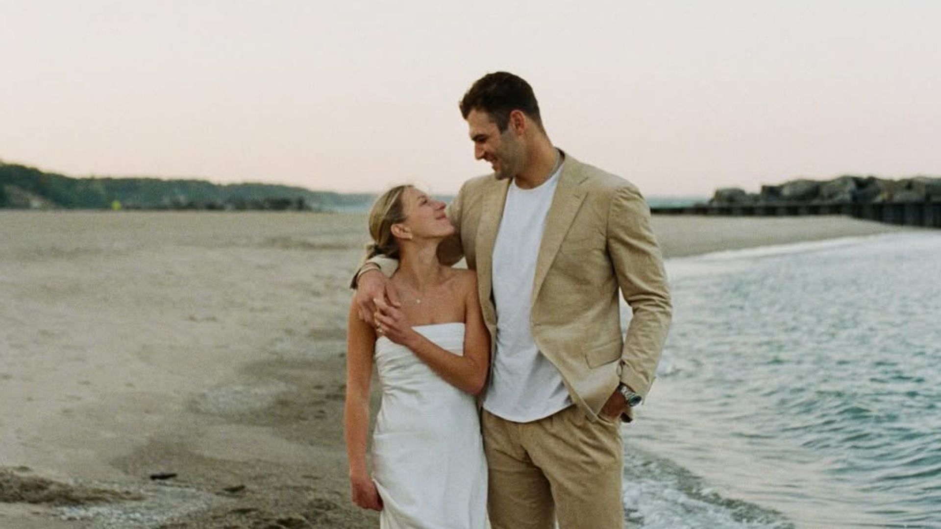 Bears TE Cole Kmet and wife Emily Jarosz 