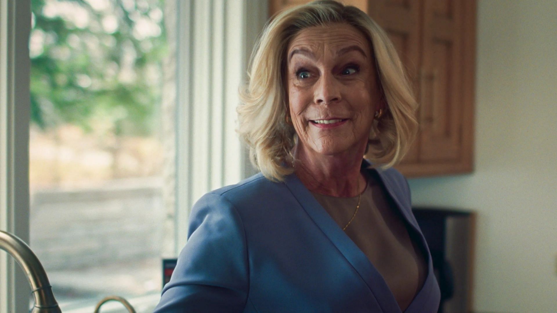 Jamie Lee Curtis as Donna Berzatto in The Bear season 4 (Image via Hulu)