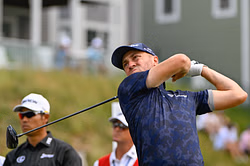 How did Justin Thomas perform in Round 2 of the 2025 Travelers Championship?
