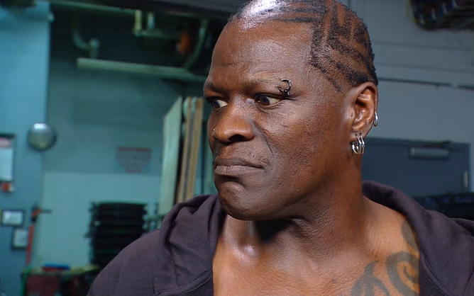 R-Truth has a heated backstage confrontation with 40-year-old former champion on SmackDown; Huge match teased