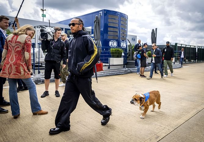 Lewis Hamilton shares adorable picture with his pet Roscoe