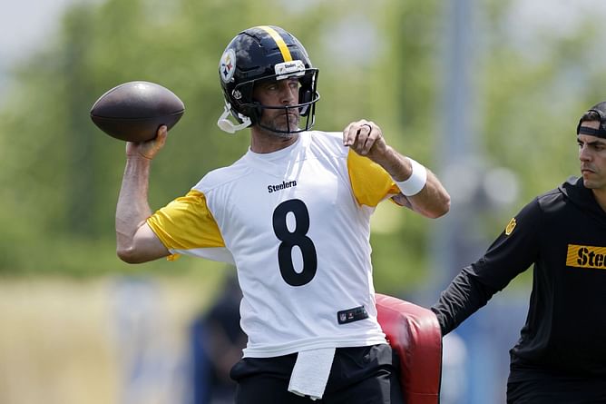 “Tired of hearing just about QB" - Phil Simms rips Steelers’ defense while hyping Aaron Rodgers’ debut