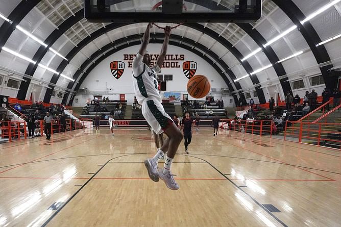 WATCH: Top-5 ranked Jason Crowe Jr. shows his basketball might as he becomes the leading scorer at Nike EYBL