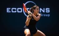 Navarro plays a backhand at the Berlin Tennis Open by Hylo - Source: Getty