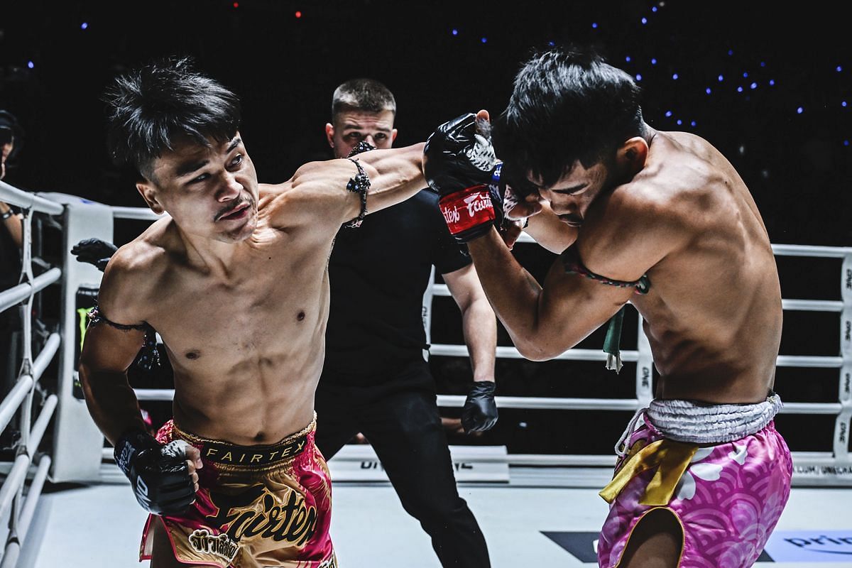 Jaosuayai lands an overhand left against Nakrob. [Photo from ONE Championship]
