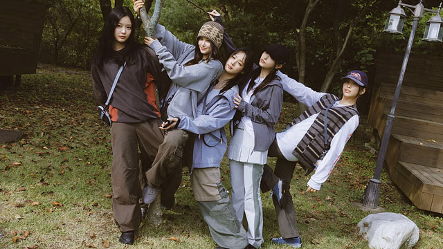 NewJeans (Image via X/@newjeans_official)