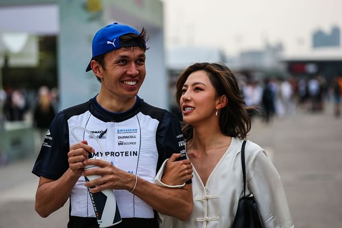 Alex Albon’s girlfriend rocks an Indy 500 t-shirt in latest photo dump from the LPGA star