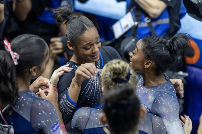 "Don't know a French girl arriving like that"- Melanie de Jesus dos Santos praises Simone Biles and WCC team for support after her 'difficult' move