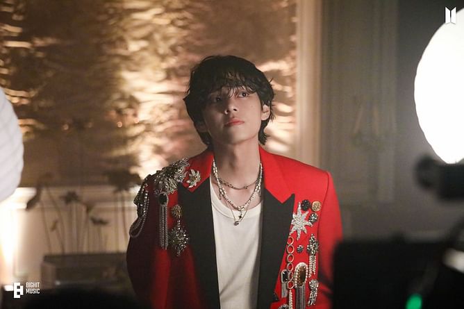 "Unmatched influence"- Fans react as BTS' Kim Taehyung appears as a quiz question on Twice Jeongyeon’s 'The Inspector Show'
