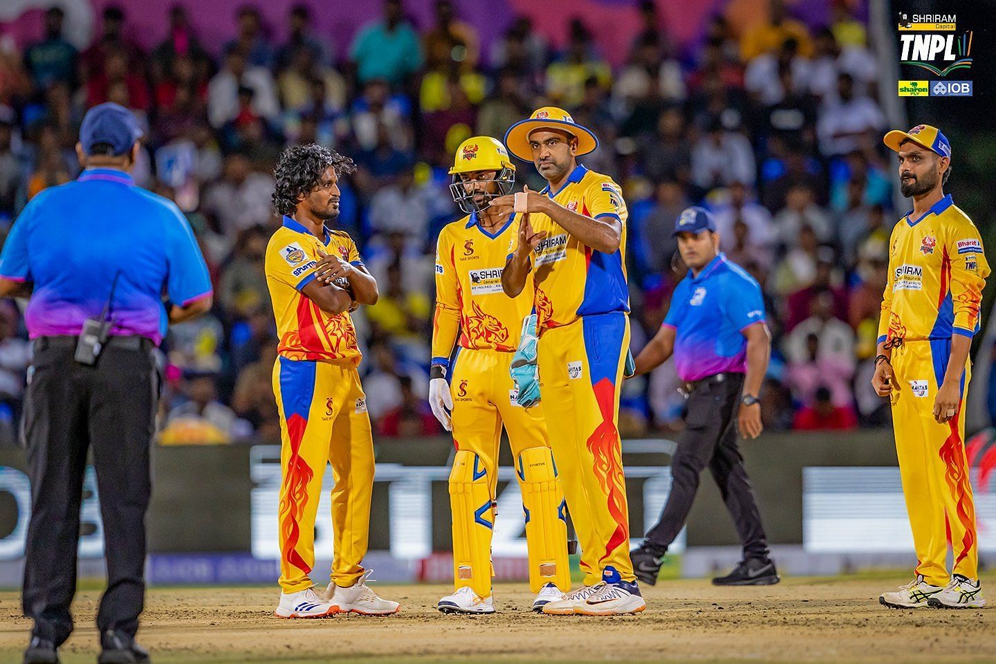 Ravichandran Ashwin se svými hráči. (Kredity: TNPL X)