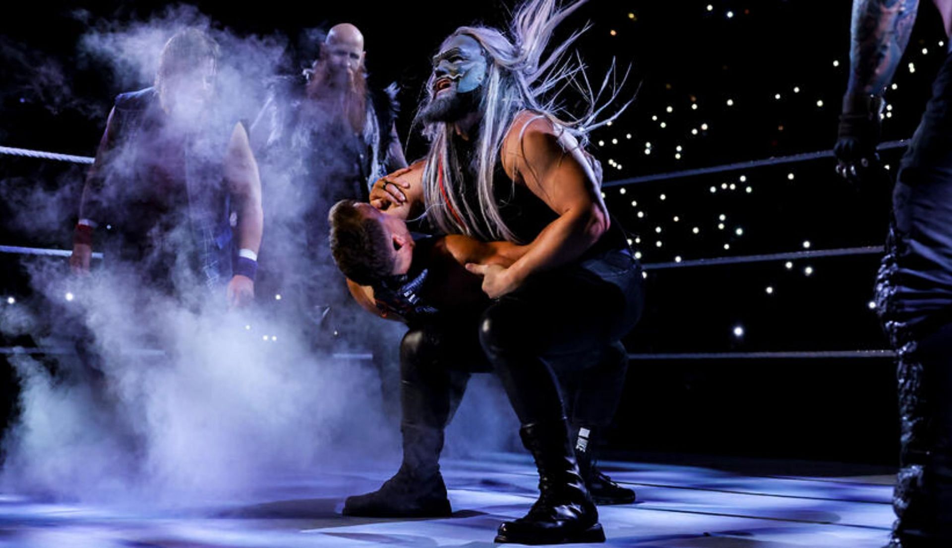 अंकल हाउडी अपना फिनिशर लगाते हुए (Photo: WWE.com)