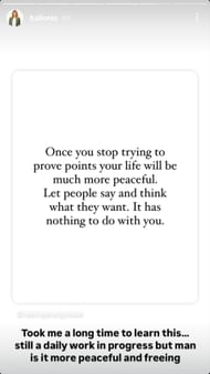 تشترك أماندا بالونيس في اقتباس الدافع مع رسالة (عبر plionis)