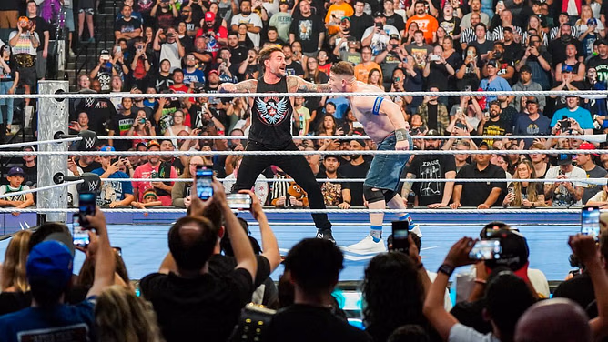 WWE veteran picks out the only problem with John Cena-CM Punk exchange: "The spontaneity is what's missing" (Exclusive)