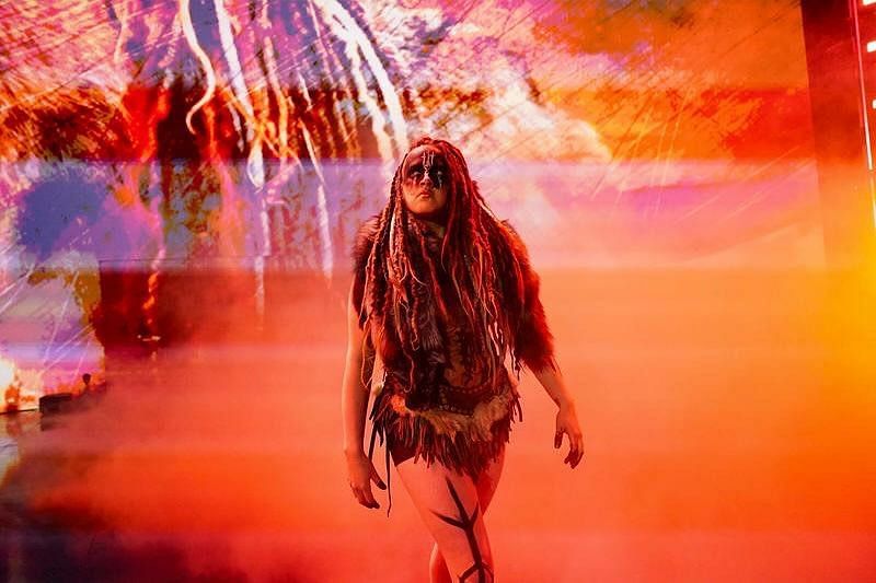 WWE स्टार वैलहाला एंट्री करते हुए (Photo: Valhalla Instagram)