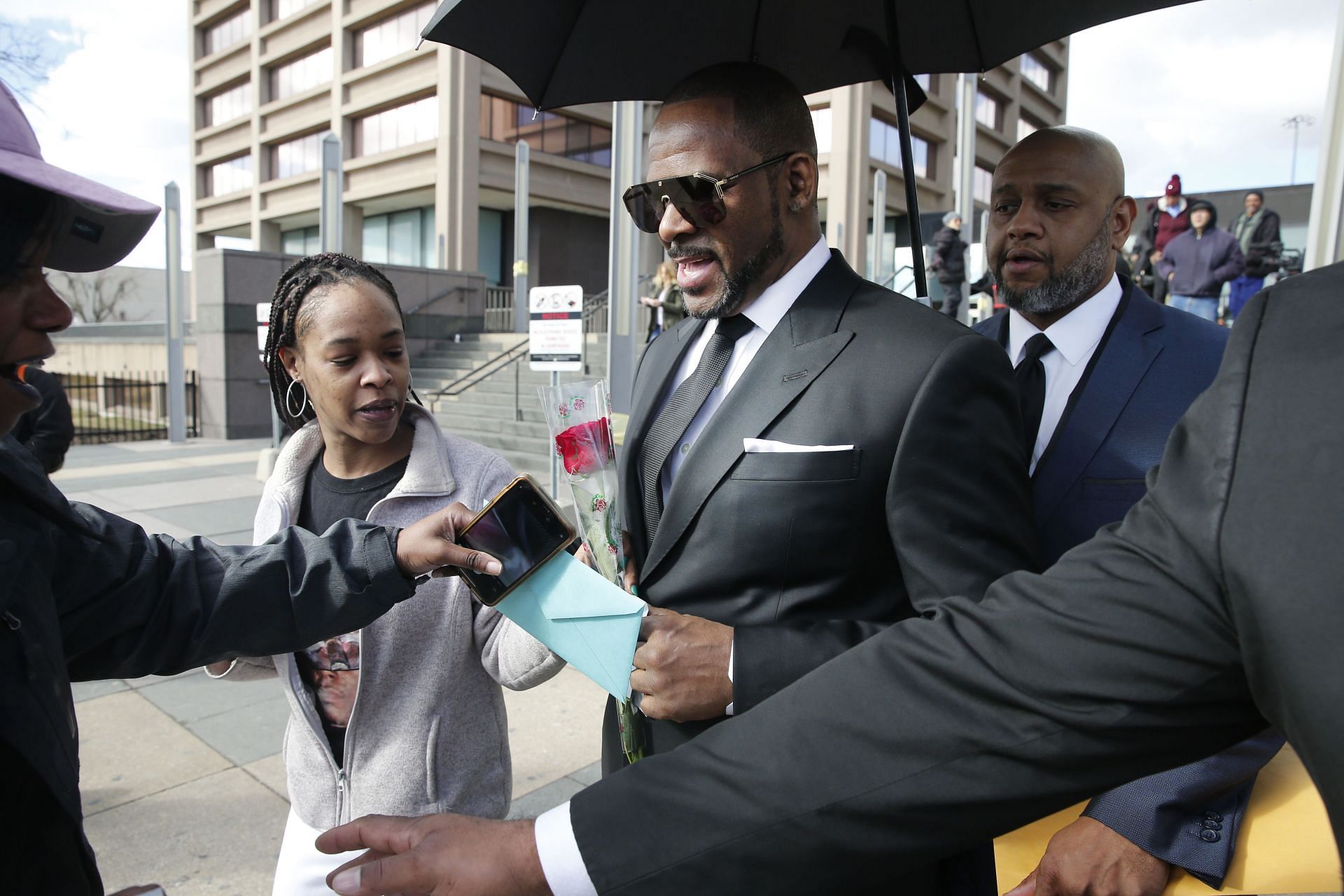 R. Kelly Back In Court For Aggravated Sexual Abuse Charges - Source: Getty