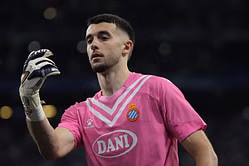 “You go from hero to unloved” - Former Espanyol and Barcelona forward advises Joan Garcia after goalkeeper crosses rivalry divide with transfer