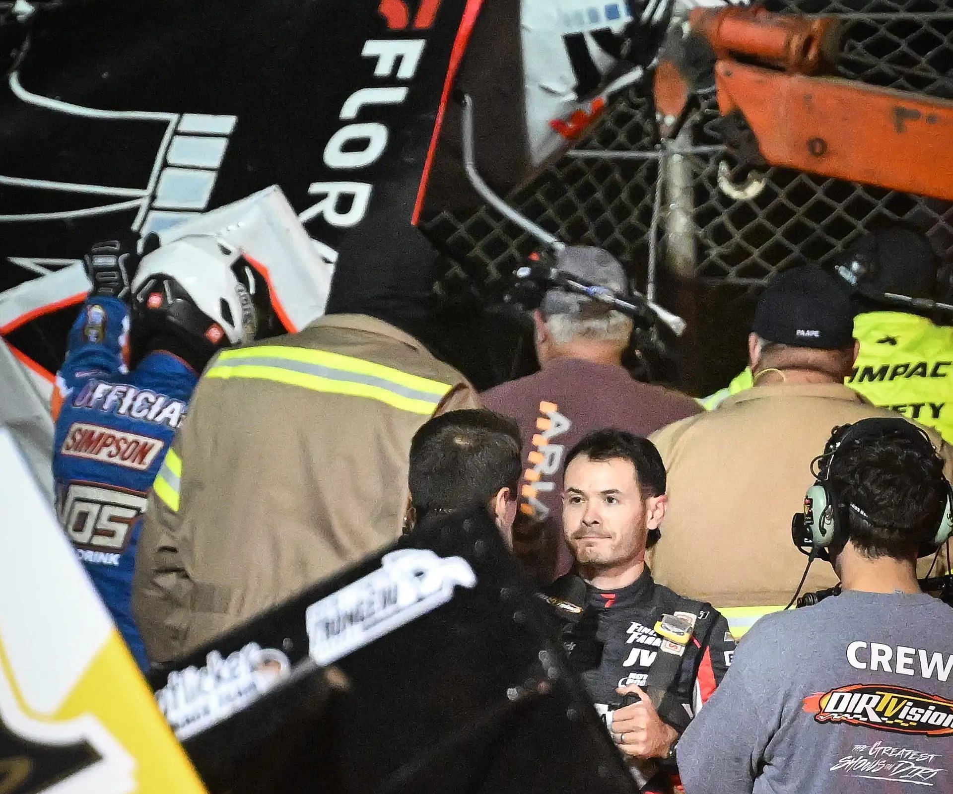 Syndication: Journal Sentinel Kyle Larson does an interview for the live stream as the safety crew removes his wrecked car from the fence after a crash in the feature at the World of Outlaws sprint car event Friday, June 6, 2025, at the Plymouth Dirt Track in Plymouth, Wisconsin. Source: Imagn